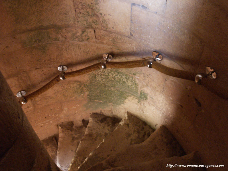 ESCALERA DE CARACOL DE ACCESO A LA TORRE